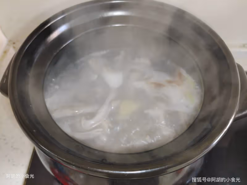 天冷時,雞湯骨湯不如喝此湯!經常煲一鍋,湯鮮不油膩、溫補又暖人,一口湯一口肉鮮到飛起