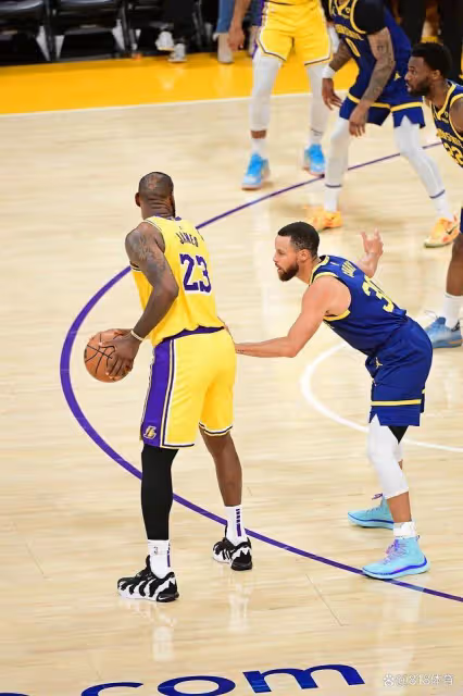如今NBA還有什麼特別棒的？詹皇微微一笑：我和庫里！