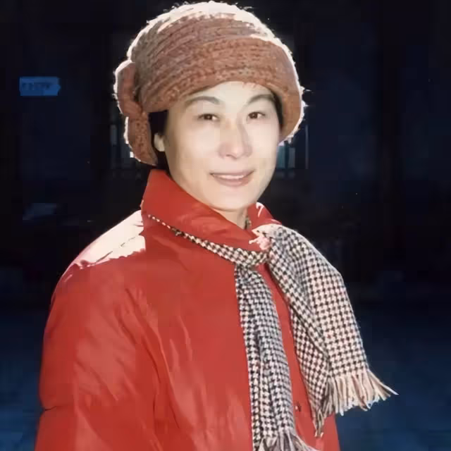 三次獲得「梅花獎」,47歲再婚嫁年邁恩師,70多歲依然聲音洪亮
