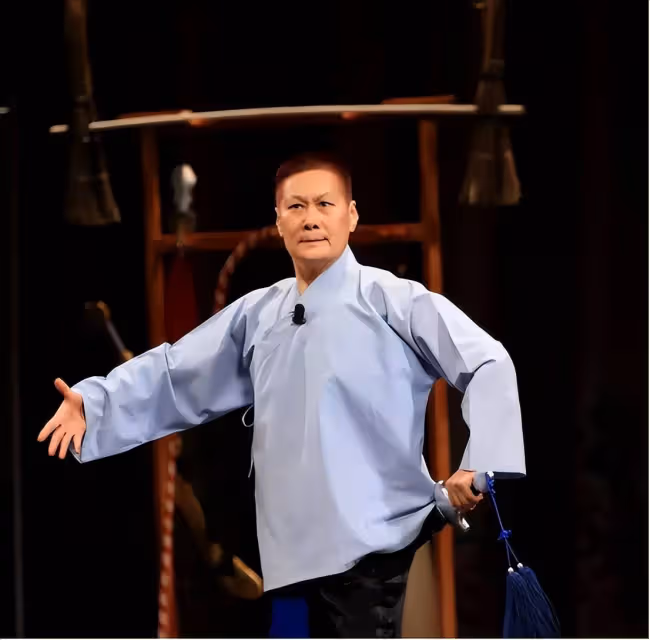 三次獲得「梅花獎」,47歲再婚嫁年邁恩師,70多歲依然聲音洪亮