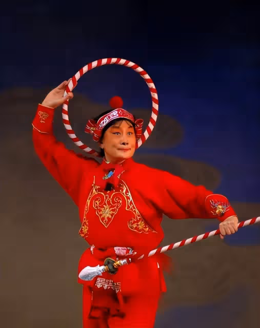 三次獲得「梅花獎」,47歲再婚嫁年邁恩師,70多歲依然聲音洪亮