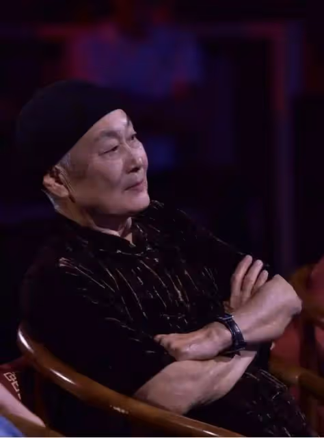 三次獲得「梅花獎」，47歲再婚嫁年邁恩師，70多歲依然聲音洪亮