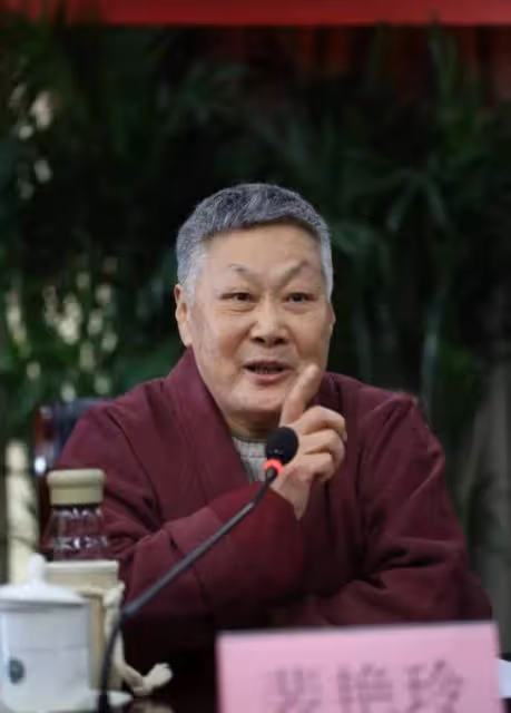 三次獲得「梅花獎」，47歲再婚嫁年邁恩師，70多歲依然聲音洪亮