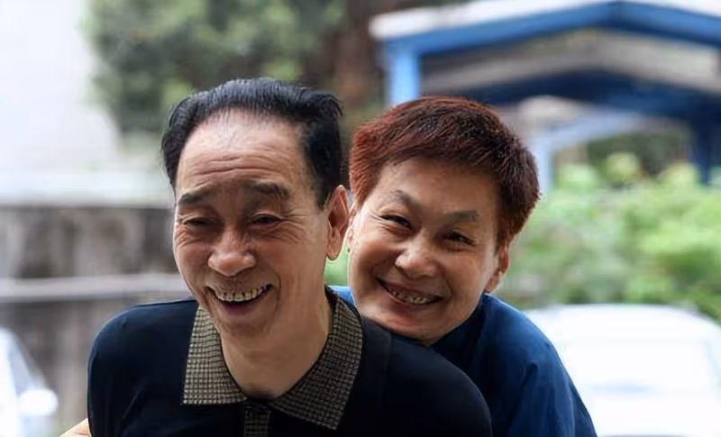 三次獲得「梅花獎」,47歲再婚嫁年邁恩師,70多歲依然聲音洪亮