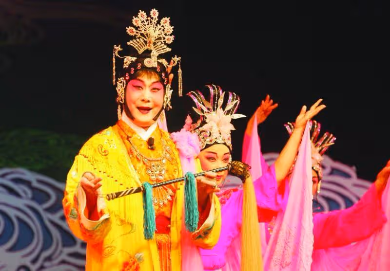 三次獲得「梅花獎」,47歲再婚嫁年邁恩師,70多歲依然聲音洪亮