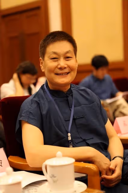 三次獲得「梅花獎」,47歲再婚嫁年邁恩師,70多歲依然聲音洪亮