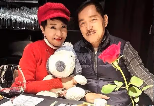 謝霆鋒全家日本過聖誕節,繼父也在王菲缺席,倆兒子跟爸爸一樣高