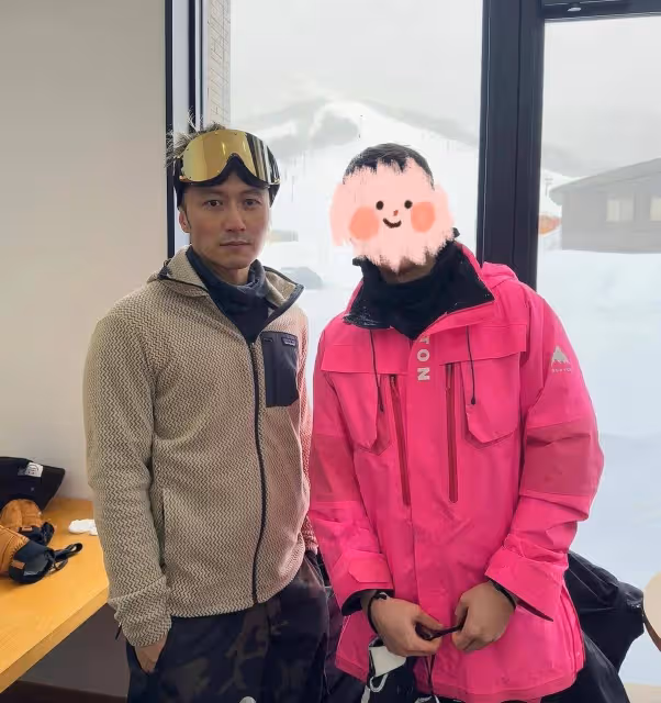 謝霆鋒全家日本過聖誕節,繼父也在王菲缺席,倆兒子跟爸爸一樣高