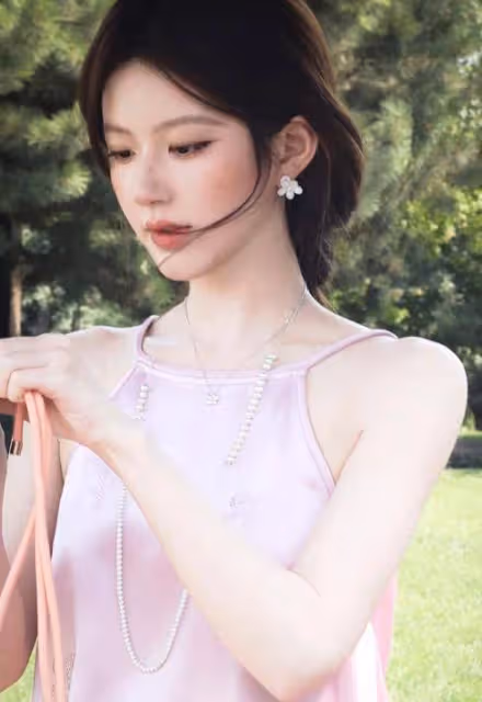 突發!趙露思被助理緊急送醫,坐輪椅無法走路,減肥瘦到不足80斤
