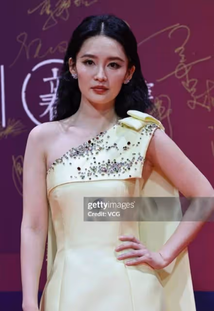胖了又怎樣!34歲李沁韻味十足,腰臀比太絕,熱搜沸騰了