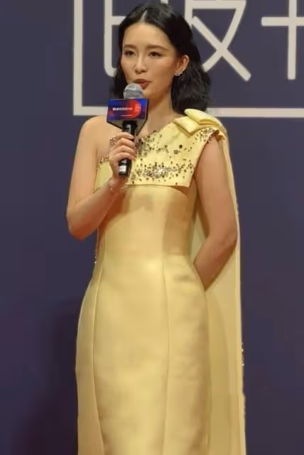 胖了又怎樣!34歲李沁韻味十足,腰臀比太絕,熱搜沸騰了