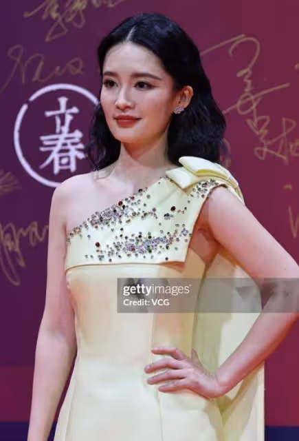 胖了又怎樣!34歲李沁韻味十足,腰臀比太絕,熱搜沸騰了