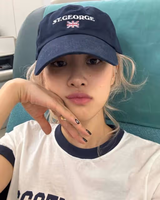 Rosé在簽售會上和分身合照，因為想到讓人不舒服，意外引起粉絲不滿