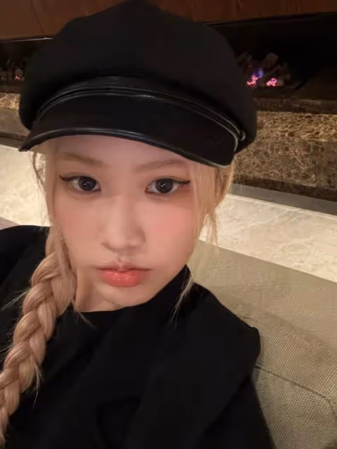 Rosé在簽售會上和分身合照，因為想到讓人不舒服，意外引起粉絲不滿