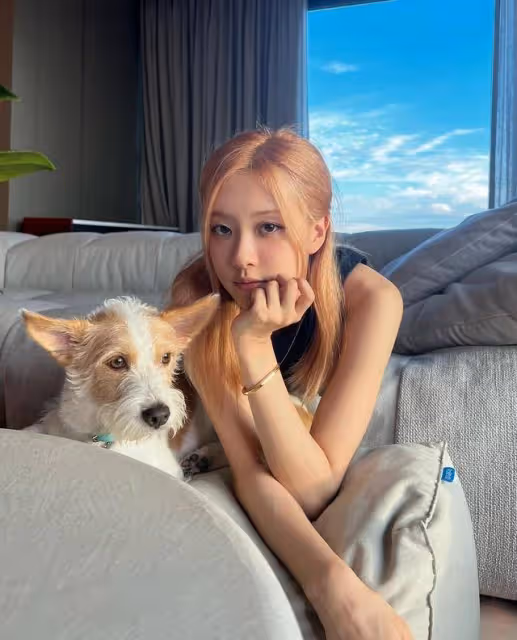 Rosé在簽售會上和分身合照，因為想到讓人不舒服，意外引起粉絲不滿