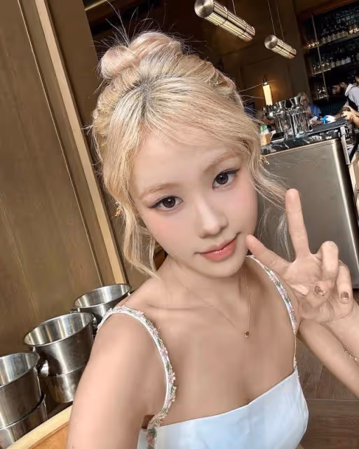 Rosé在簽售會上和分身合照，因為想到讓人不舒服，意外引起粉絲不滿