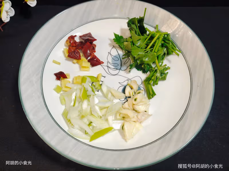 冬天裡接地氣的神仙菜,遇到使勁吃!照這樣燉一鍋,有葷有素、鮮潤無敵,一碗下肚全身都暖