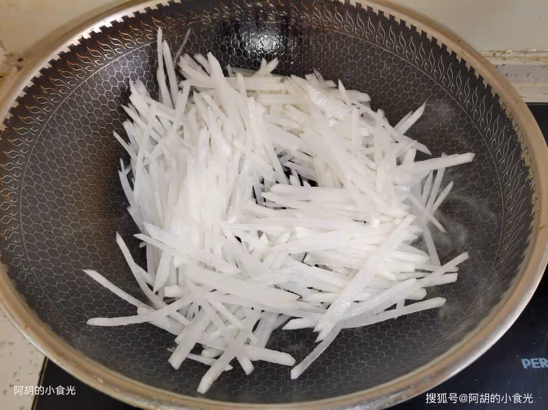 冬天裡接地氣的神仙菜,遇到使勁吃!照這樣燉一鍋,有葷有素、鮮潤無敵,一碗下肚全身都暖