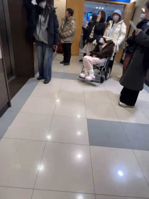 趙露思坐輪椅鼻子插管救治曝光!慘遭職場霸凌導致抑鬱症