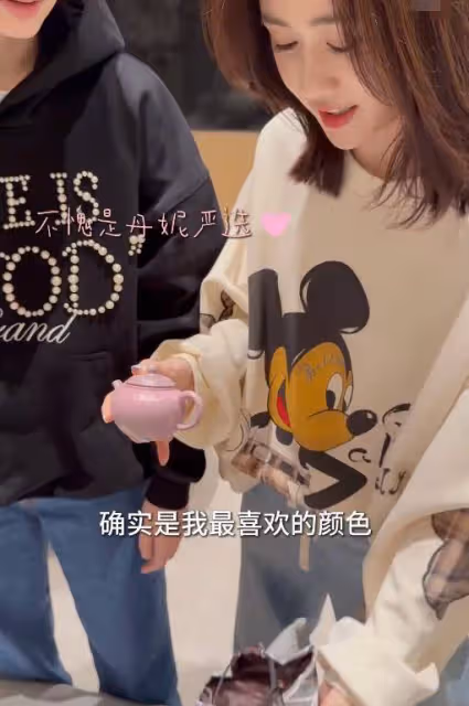 鄭鈞妻子42歲生日,眾明星上門送禮祝賀,北京豪宅內景曝光
