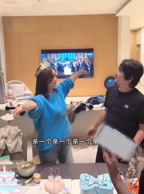 鄭鈞妻子42歲生日,眾明星上門送禮祝賀,北京豪宅內景曝光