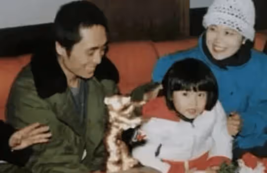 30年前,張藝謀有多愛鞏俐?一張照片說明一切,網友:酸了酸了