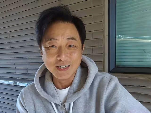 TVB前知名男星斷崖式衰老,面部浮腫眼袋明顯,撞臉韓國兩大男神