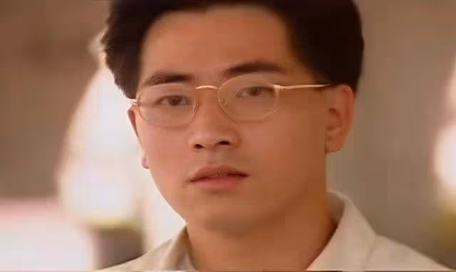 TVB前知名男星斷崖式衰老,面部浮腫眼袋明顯,撞臉韓國兩大男神