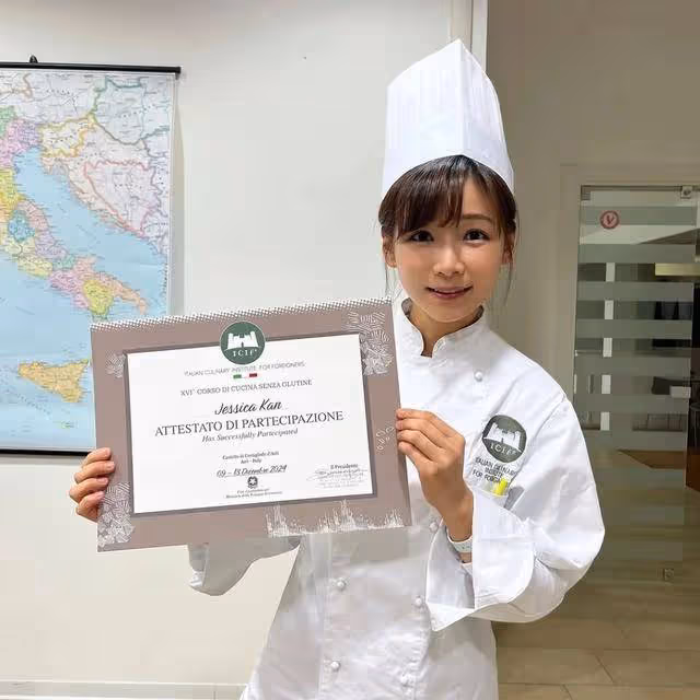 落選港姐與閨蜜拍美照秀長腿,出國學做麵包準備學唐詩詠當老闆