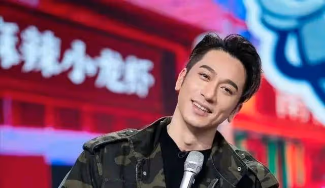 吳卓羲聖誕留港陪家人,渴望愛情但還沒出現,內地活動火爆創金句