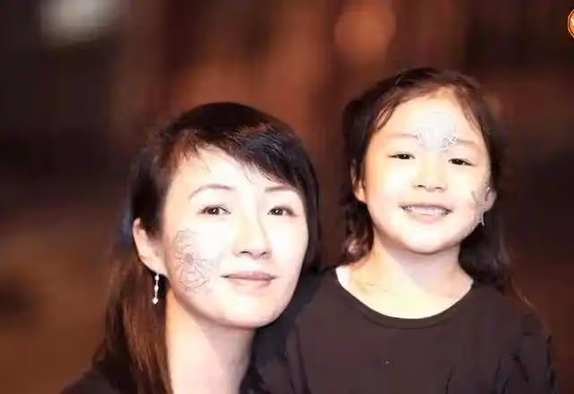 恭喜!TVB前港姐自曝女兒考入港大,嫁圈外富商閃離無意再婚