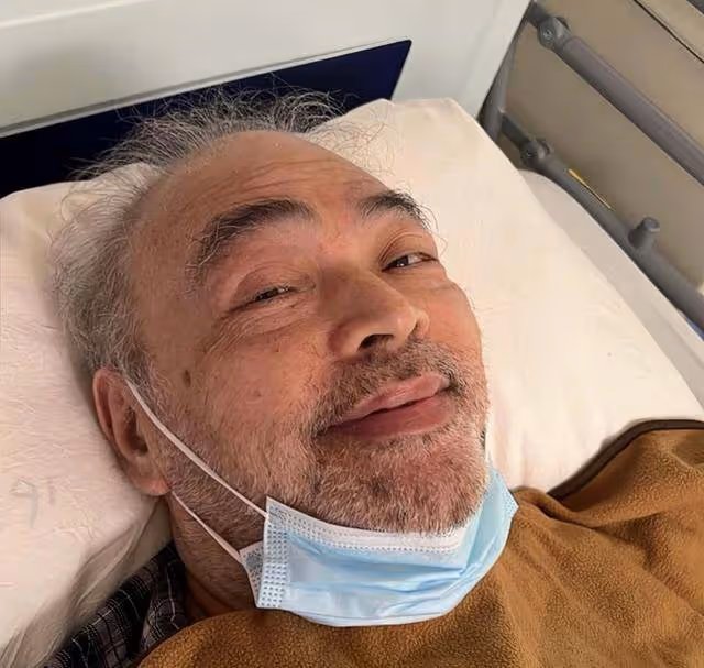 香港知名歌手身體抱恙入院,患失智症常咬手指,獨住養老院感淒涼