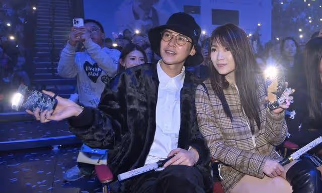昔日TVB熒幕情侶同框零交流!各自帶家人看演唱會,因合作傳緋聞