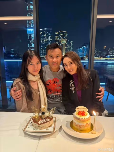 昔日TVB熒幕情侶同框零交流!各自帶家人看演唱會,因合作傳緋聞