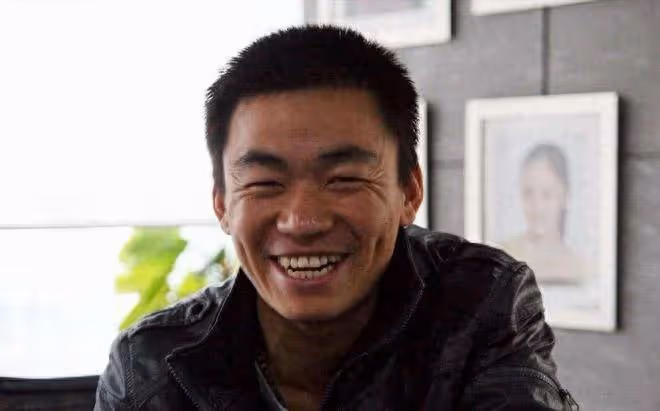王寶強攜女友馮清現身倫敦,身高差強烈,卻不妨礙幸福感爆棚!