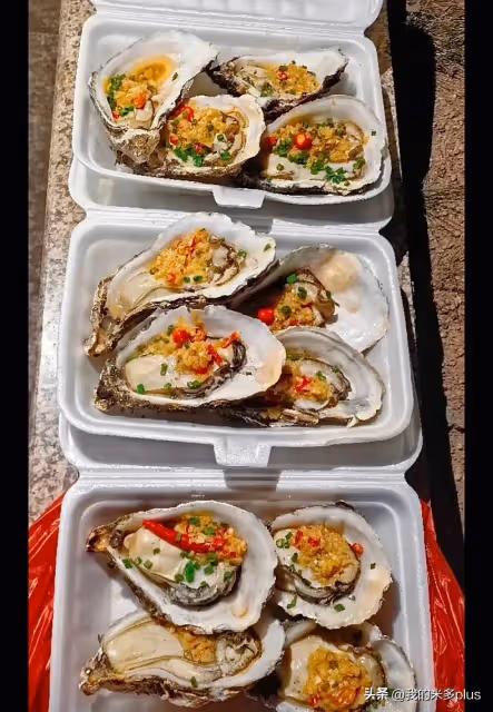 蔣欣坐路邊連吃12隻烤生蚝,湯都喝乾凈,發瘋減肥後頭頂禿一片