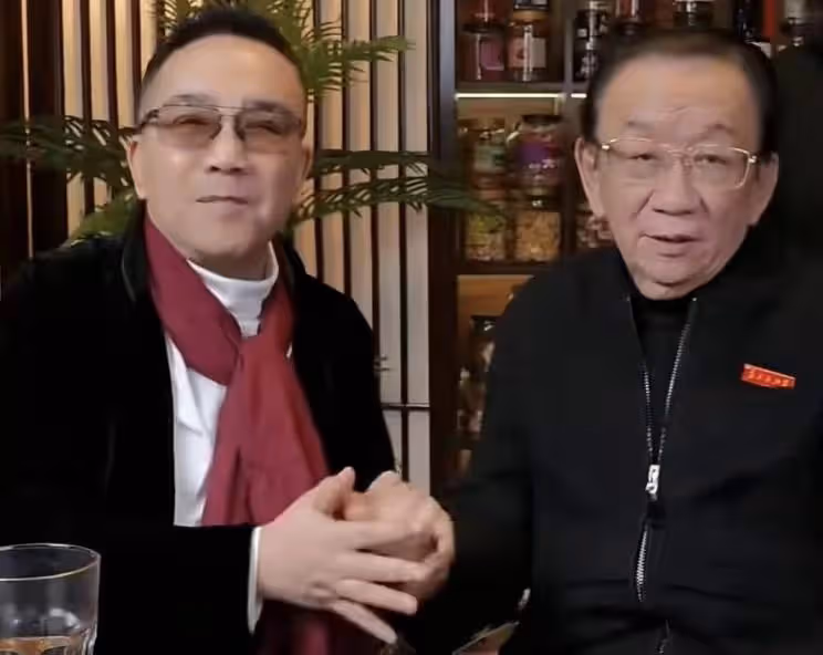 楊議拜師成功以後,更大的隱患還在後邊,稱呼上面就讓別人犯了難
