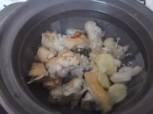 孩子愛喝的黃豆燉豬蹄，清香不油膩，先煎後燉才能軟糯彈牙