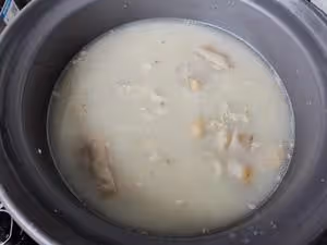 孩子愛喝的黃豆燉豬蹄，清香不油膩，先煎後燉才能軟糯彈牙