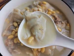孩子愛喝的黃豆燉豬蹄，清香不油膩，先煎後燉才能軟糯彈牙