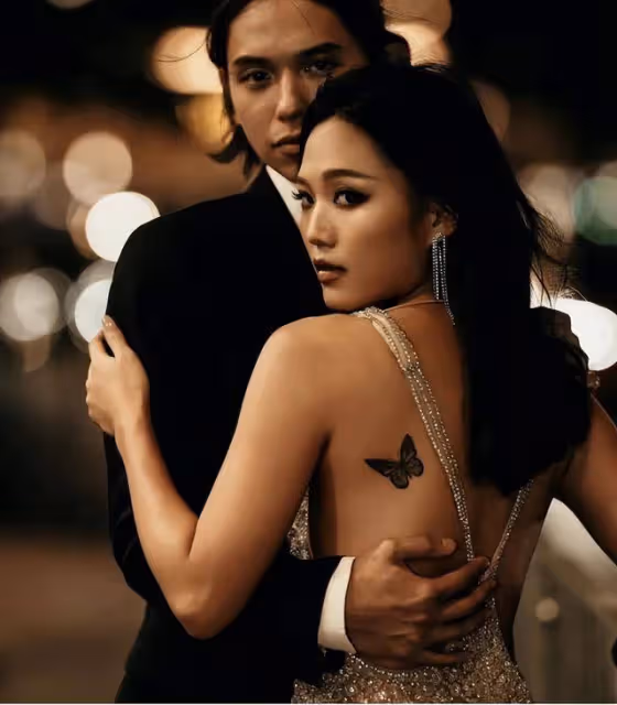 霍英東孫女曬性感寫真,與老公街頭擁吻,曾高情商贊凍齡婆婆美貌