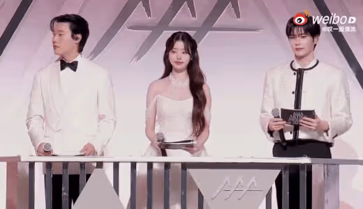 不愧主持過四屆的前輩！柳俊烈頒獎典禮頻走神！張員瑛神救場網狂贊