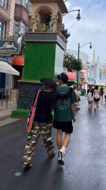 偶遇張柏芝和二兒子出遊,母子搭肩好有愛,14歲小Q身高直逼180