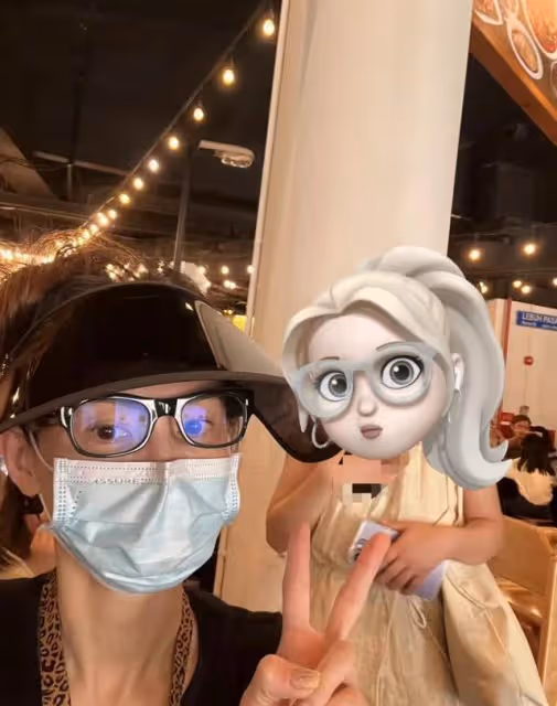 偶遇張柏芝和二兒子出遊,母子搭肩好有愛,14歲小Q身高直逼180