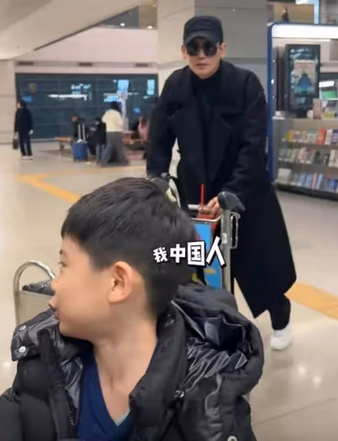 秋瓷炫赴韓尋貨源直播 , 於曉光曬新家簡約美,6歲兒子玩得不亦樂乎