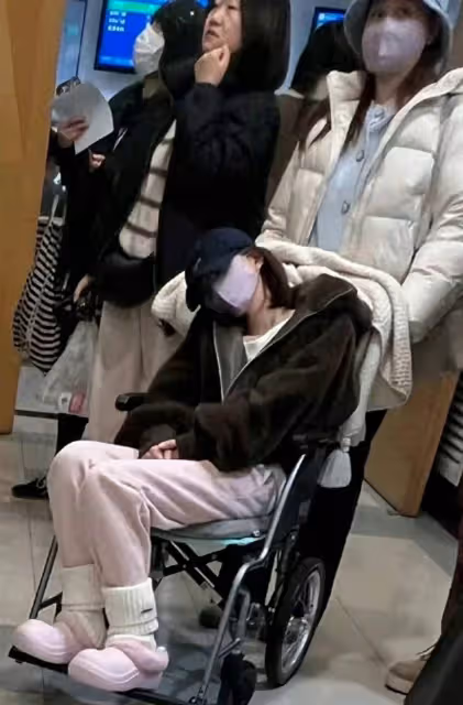 趙露思病容滿面照流出,鼻子吸氧無法言行走,更多細節被披露