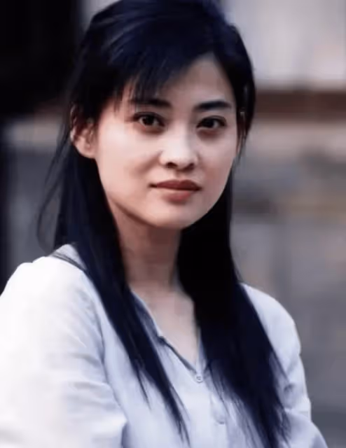 梅婷女兒進軍電影圈!11歲快快繼承媽媽美貌,母女倆如複製粘貼,連「小黑眼圈」都一樣