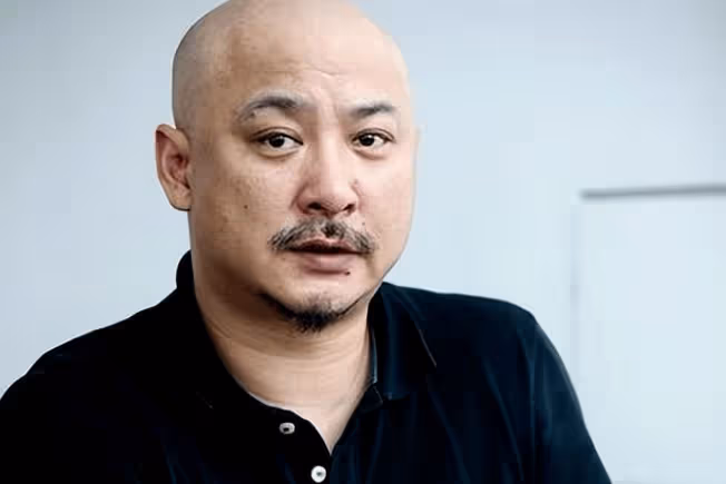 叫板鞏俐,被蔣雯麗奪愛,兩度被拋棄至今50歲未婚未育,這位女星怎麼這麼慘?