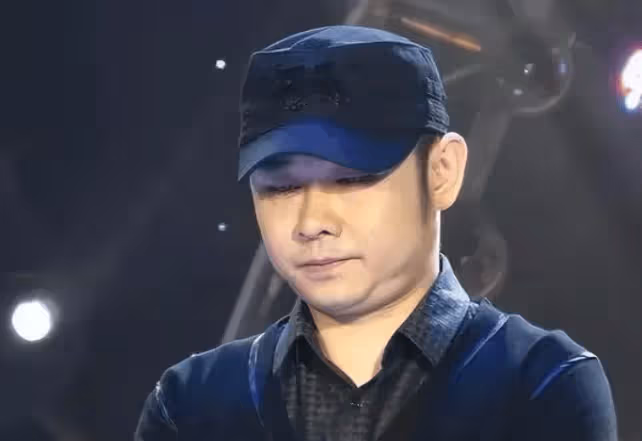 著名樂評人曝猛料:雲朵找人逼著刀郎解約,換別的老闆,早就搞死她了
