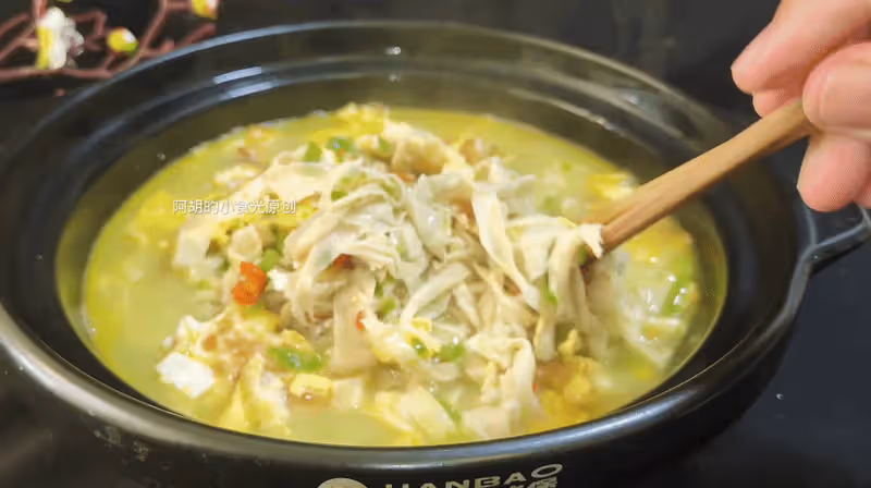 天冷不會吃此菜太虧,賽過大魚大肉!熱乎乎地來一鍋,滿口軟嫩高蛋白、特下飯,上桌就吃個精光